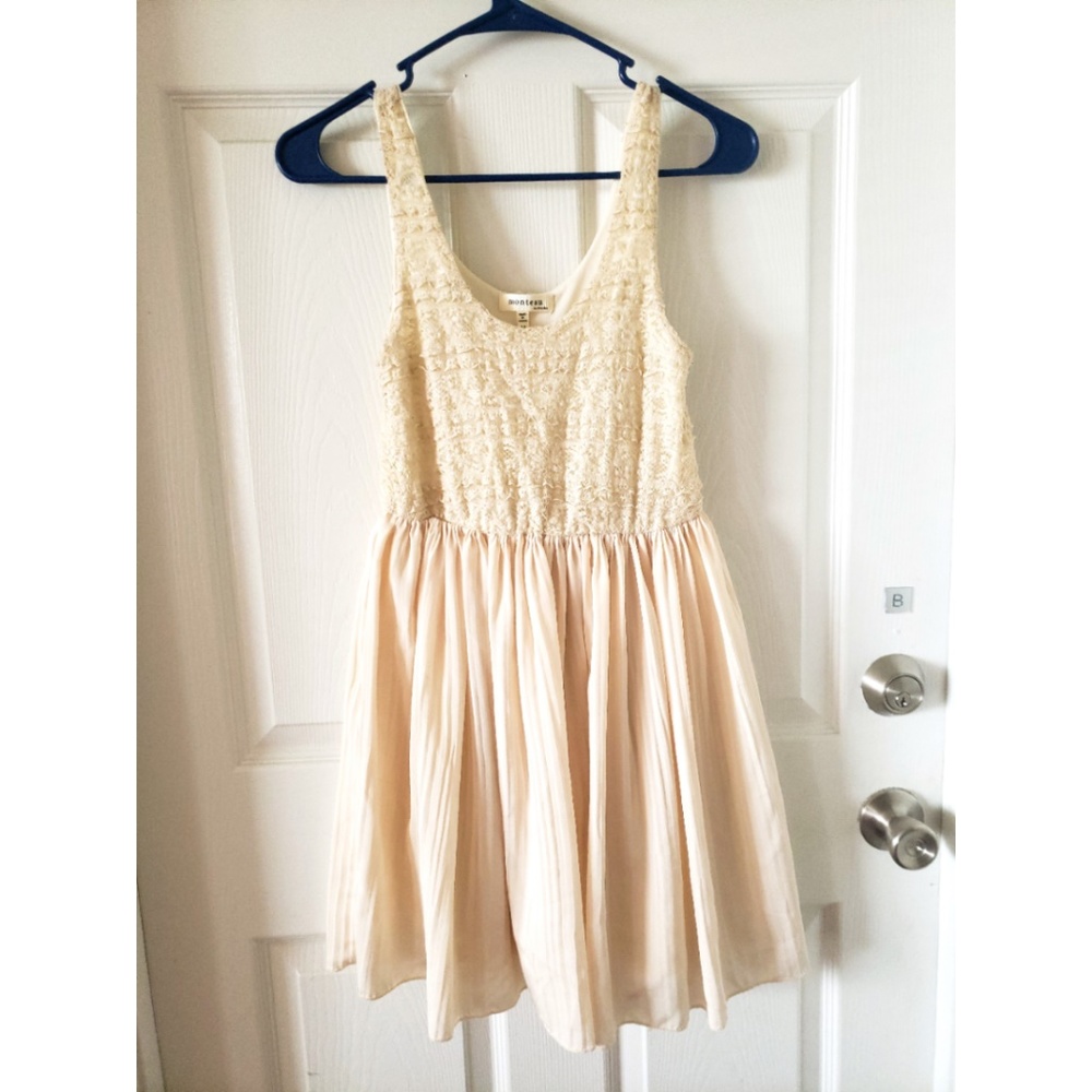 Cream/beige dress
